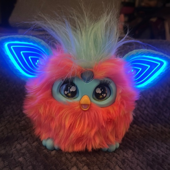 Furby Interactive Toy - Orange and Blue lights up, talks, sings and dances NICE - Picture 6 of 17